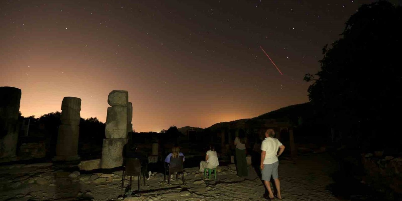 3 bin yıllık Stratonikeia antik kentinde meteor yağmuru şöleni böyle görüntülendi