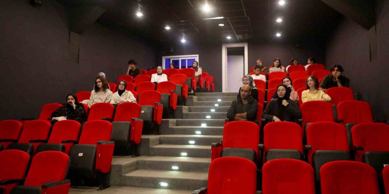 Genç Atölye’de dizi ve filmlerin algı üretimi konuşuldu