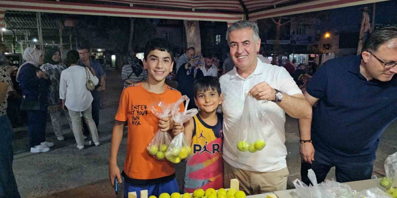 Festivalde 5 ton taze incir dağıtıldı