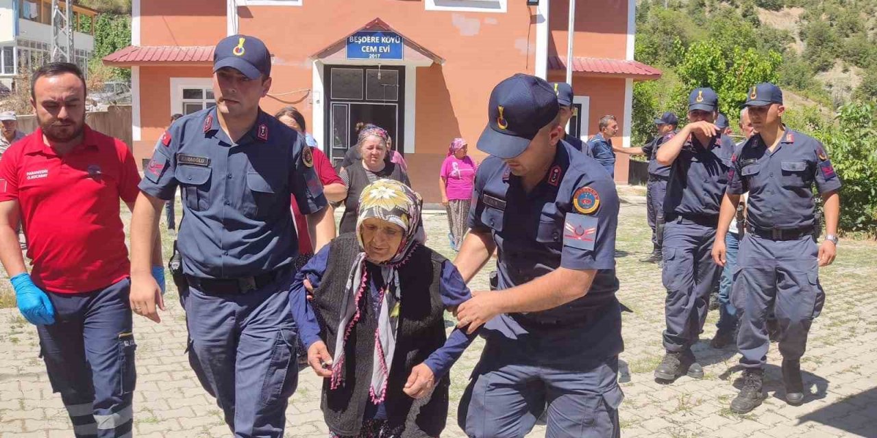 Ormanda kaybolan yaşlı kadın 20 saat sonra bulundu