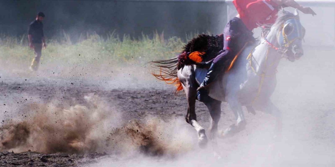 Ciritçiler tozu dumana kattı