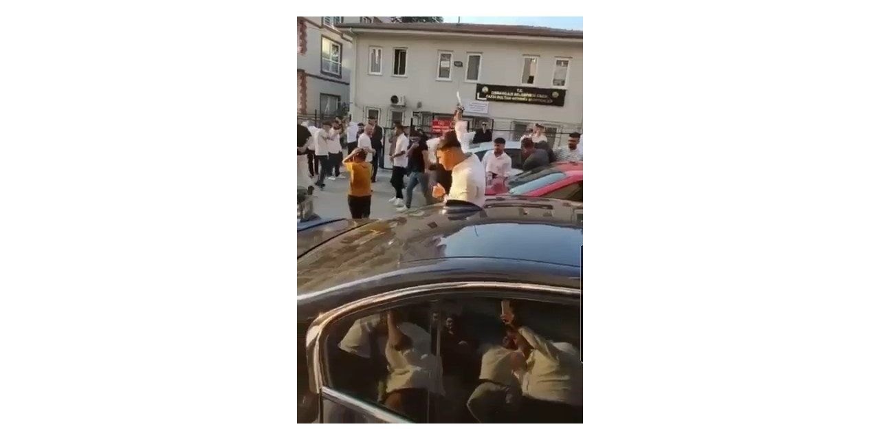 Savaş değil düğün... Sokak arasında tüfeklerle ateş açtılar