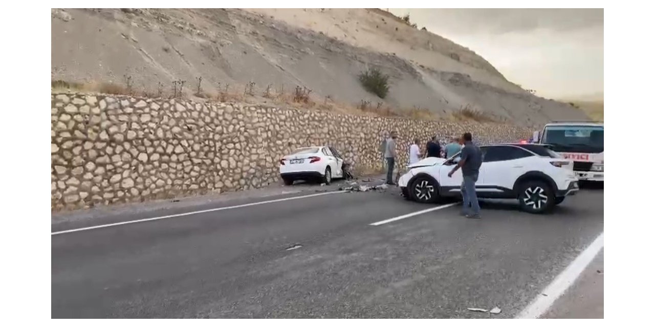 İki otomobil çarpıştı: 6 yaralı