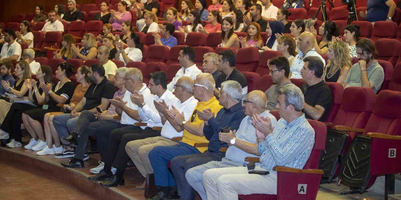 Prof. Dr. Uyar: "İklim değişikliğinin ve enerji sorununun çözümü yenilenebilir enerjide"