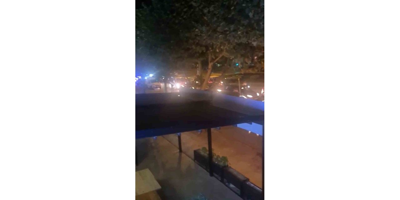 Trafiği kesip halaya durdular, sireni görünce böyle kaçtılar