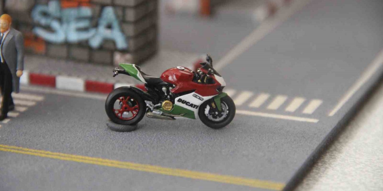 Gerçeğini aratmayan minyatür modelleriyle yoğun ilgi görüyor