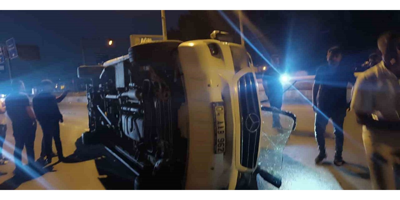 Ağrı’da iki araç çarpıştı: 1 ölü, 16 yaralı