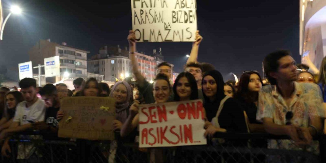 Fatma Turgut Afyonkarahisar’da sevenleri ile buluştu