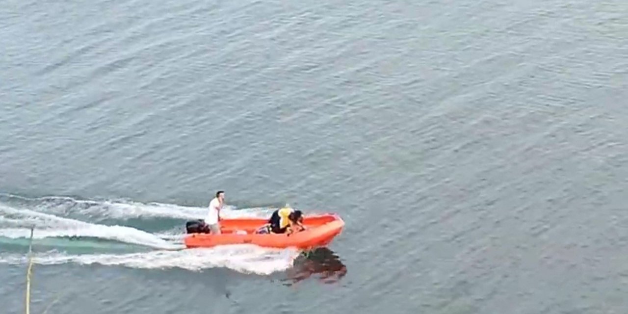 Denizde hareketsiz halde bulunan yaşlı adam hayatını kaybetti