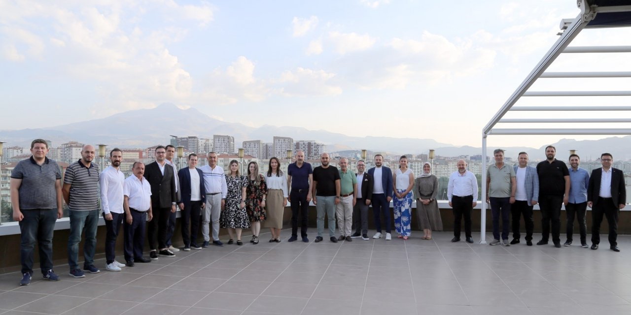 KAYSO TOBB ETÜ Mezunlarını Ağırladı