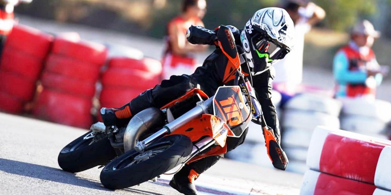 Ayvalıklı 11 yaşındaki motosiklet şampiyonu Çağatay dünya şampiyonasına hazırlanıyor