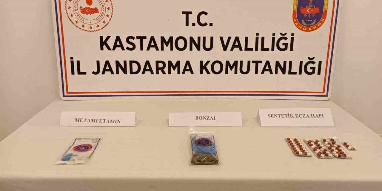 İstanbul’dan Kastamonu’ya uyuşturucu getirirken gözaltına alındılar
