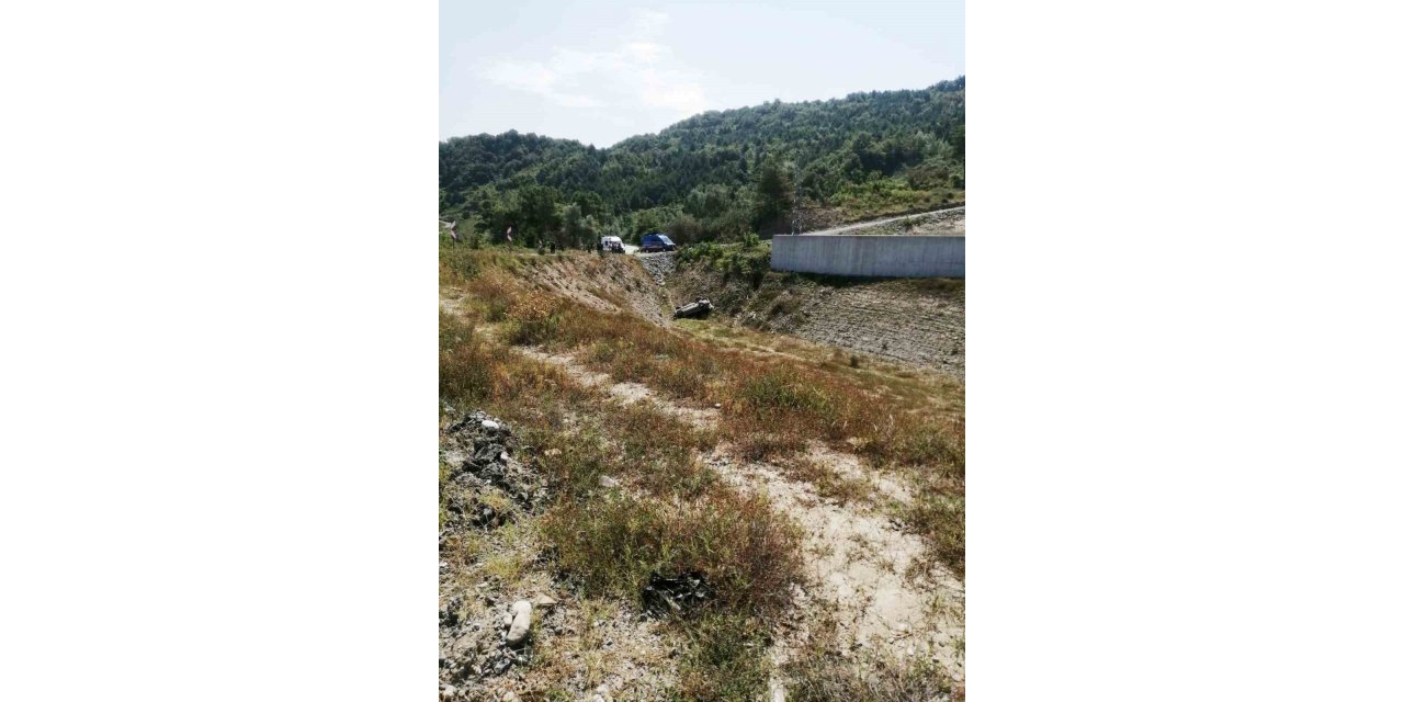 Türkeli’de otomobil şarampole uçtu: 1 yaralı