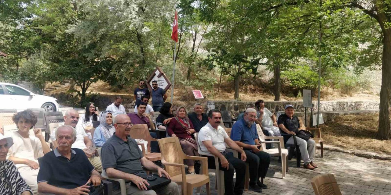 Senarist Yazar Emine Karataş kitapseverlerle buluştu