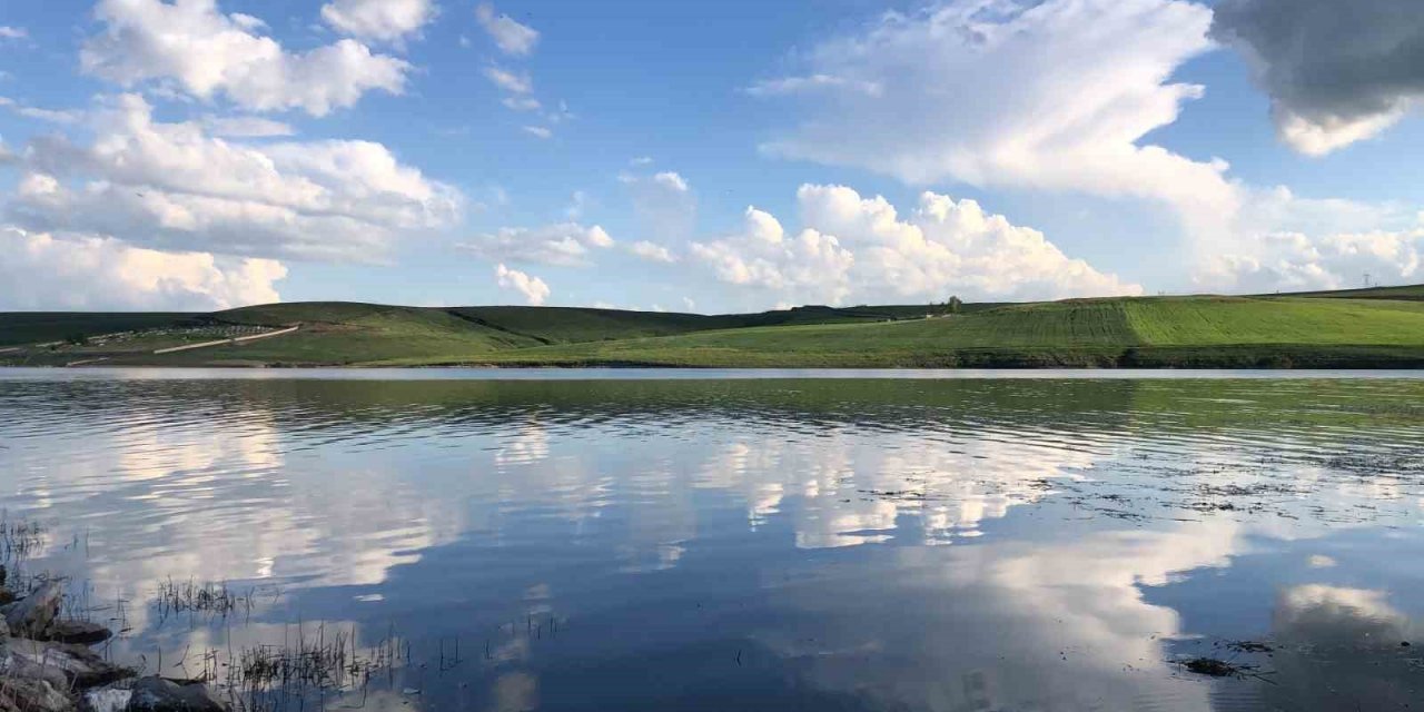 Kars Baraj Gölü’nde kartpostallık görüntüler