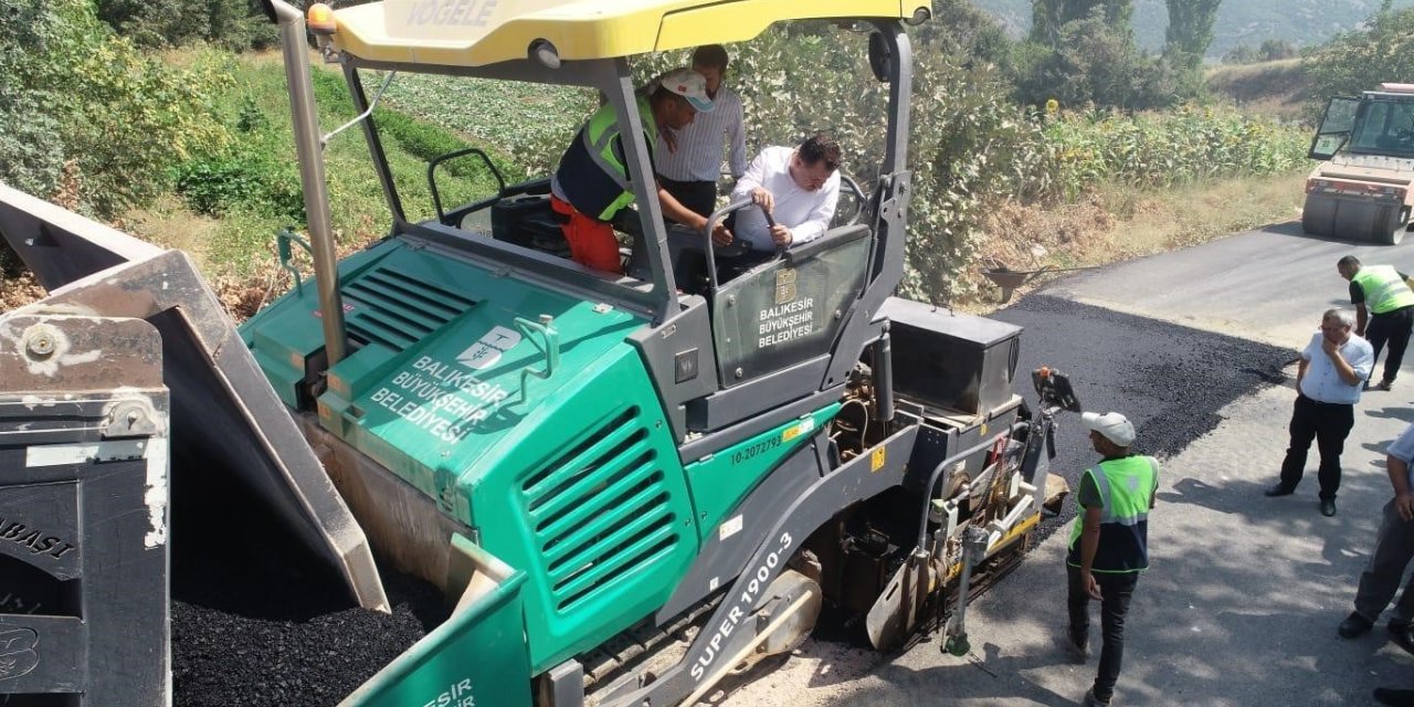 Sındırgı yollarına sıcak asfalt