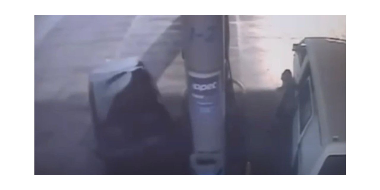 Akaryakıt istasyonunda drift atan araç yakıt pompasına çarptı: 1 yaralı