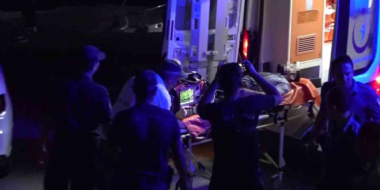 Gece denize atlayan 2 kişiyi sahil güvenlik kurtardı