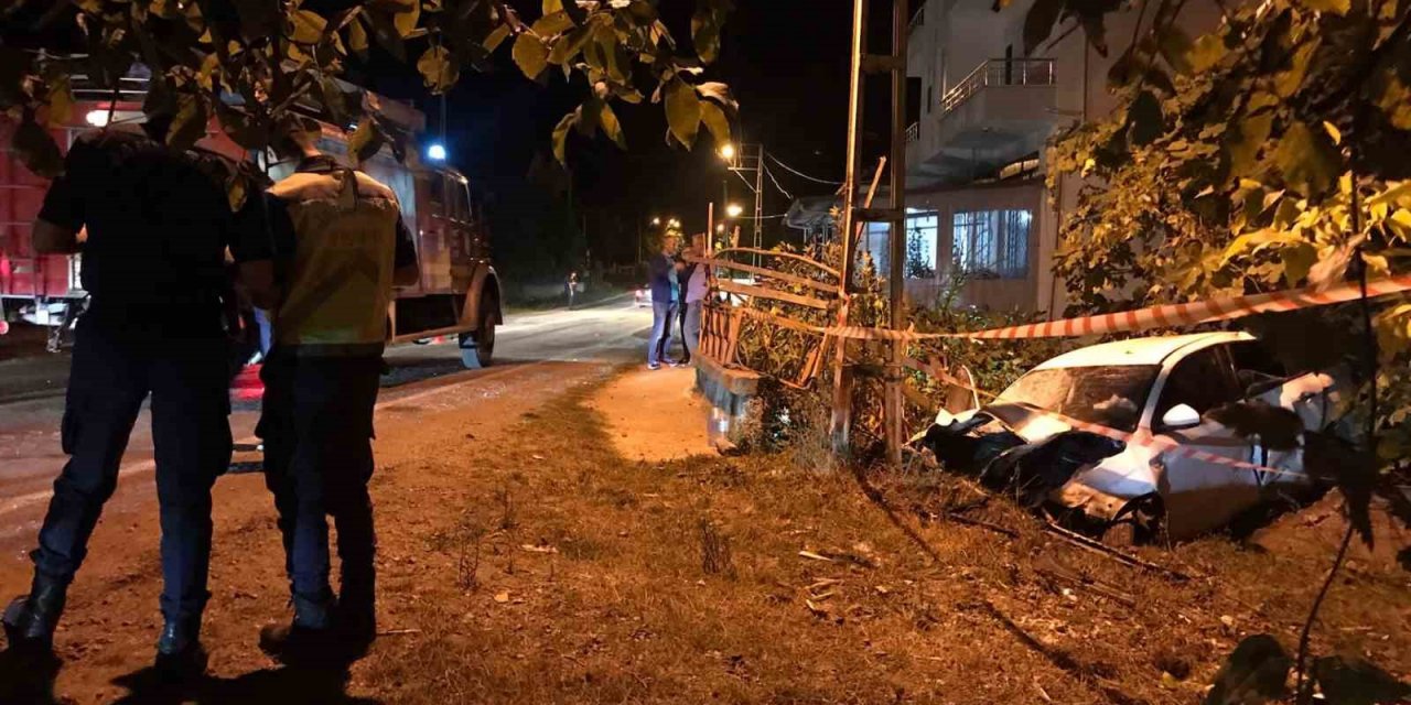 Türkeli’de otomobil duvara çarptı: 1 yaralı