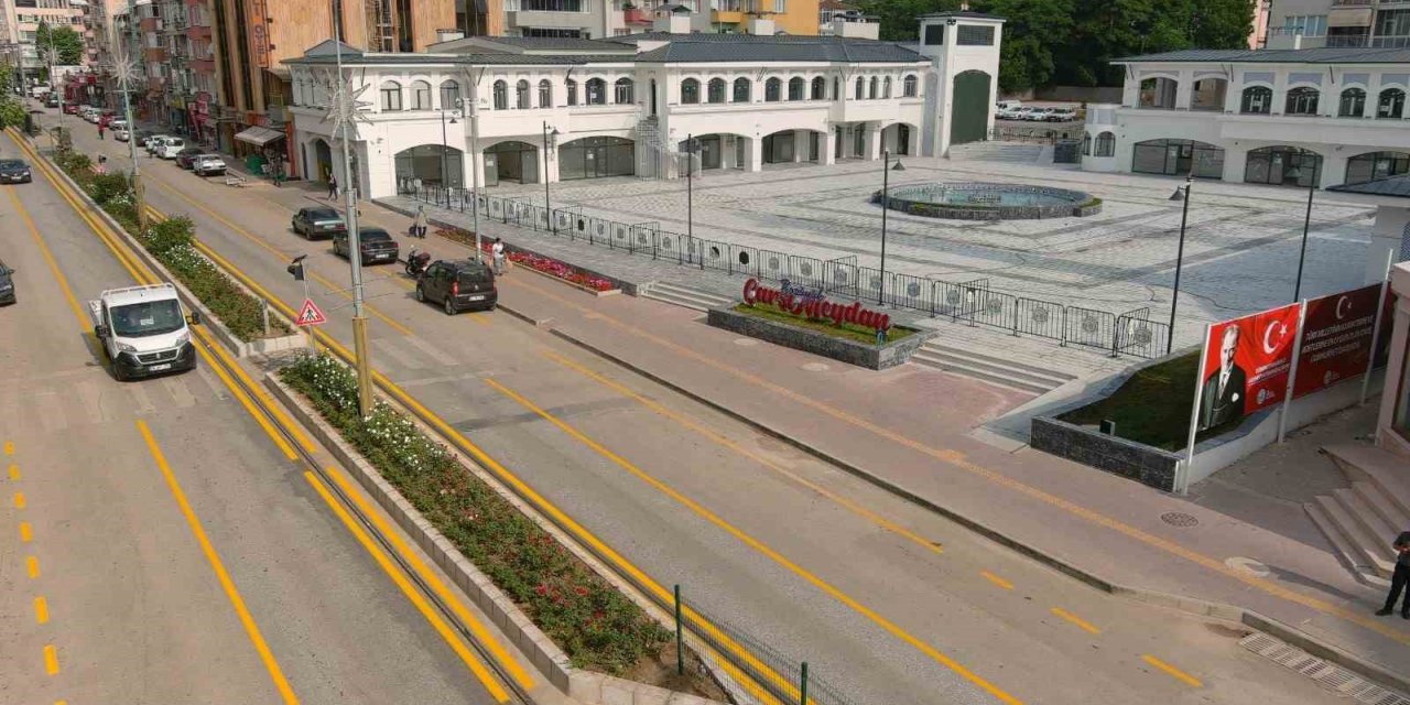 Bozüyük’te yol çizgileri sarı renge boyanarak yenilendi