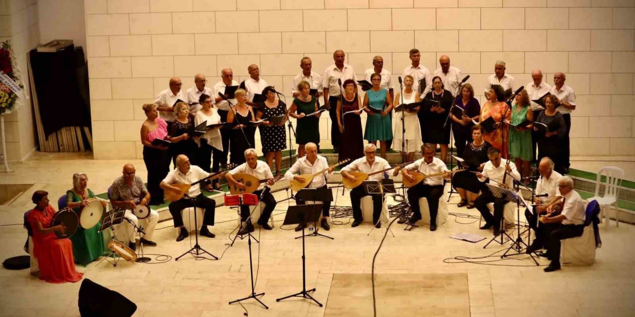 Didim türkü grubu yaz konseri büyük beğeni topladı