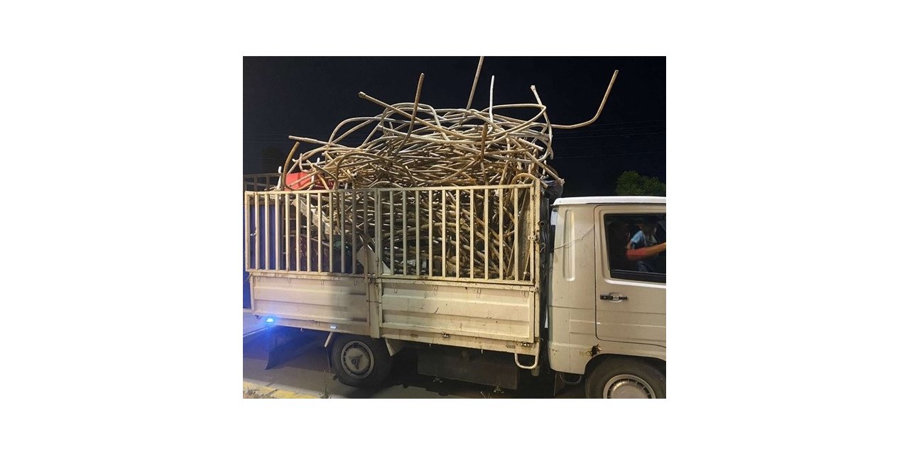 Hızlı tren şantiyesinden 2,5 ton demir çalan şahısları jandarma yakaladı