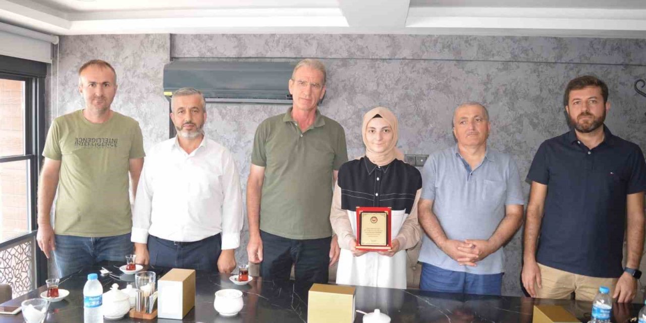 YKS Türkiye 80’incisine ödül