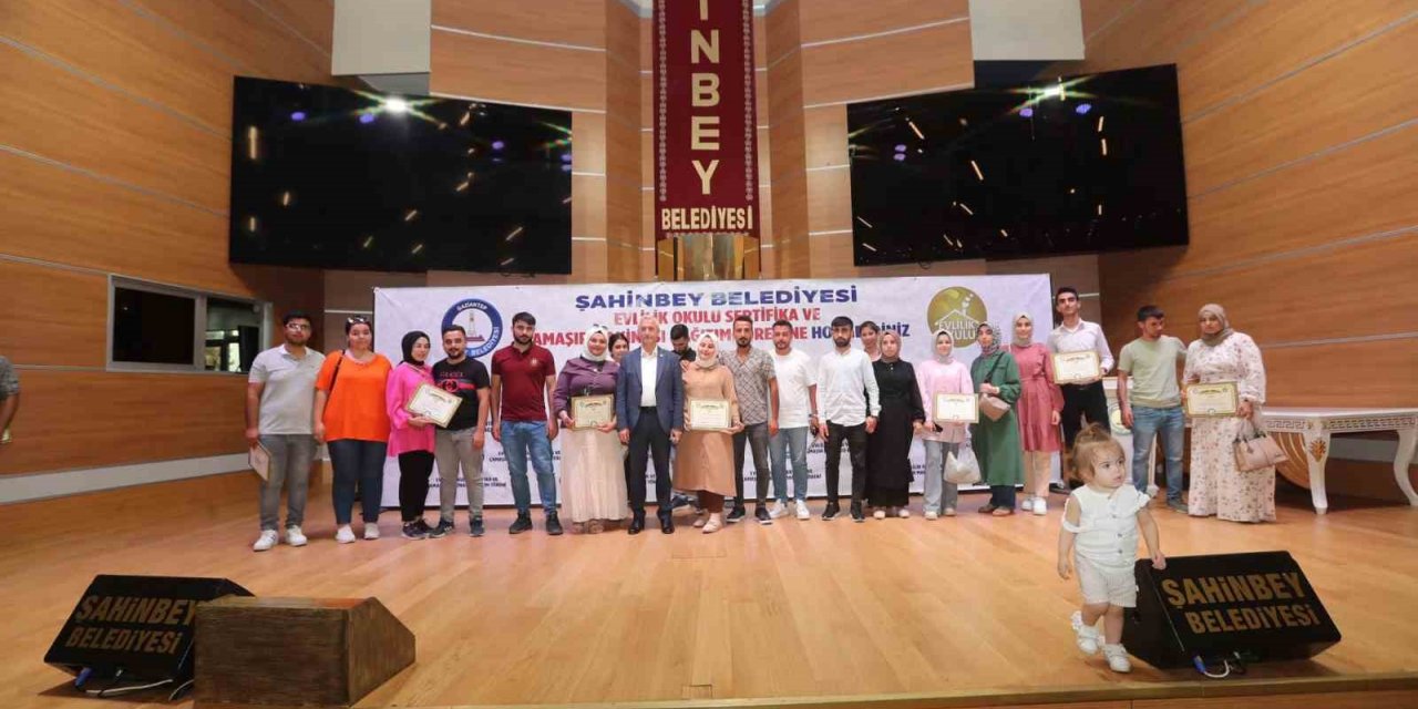 Evlilik Okulu´nda eğitim gören 312 çift sertifikasını aldı