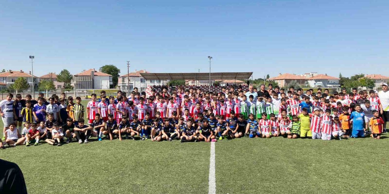 400 sporcuyla futbol şenliği