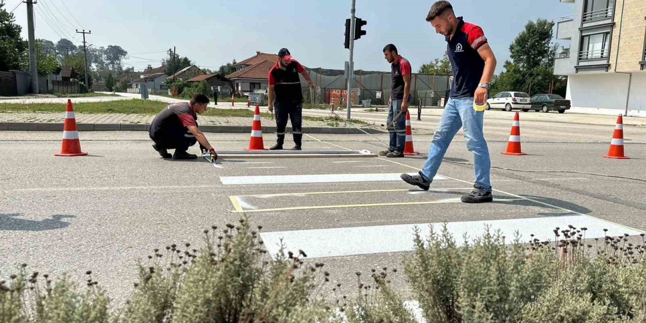 Yol çizgi çalışmaları devam ediyor