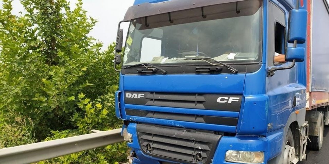 Tır otomobile çarptı: 5 yaralı