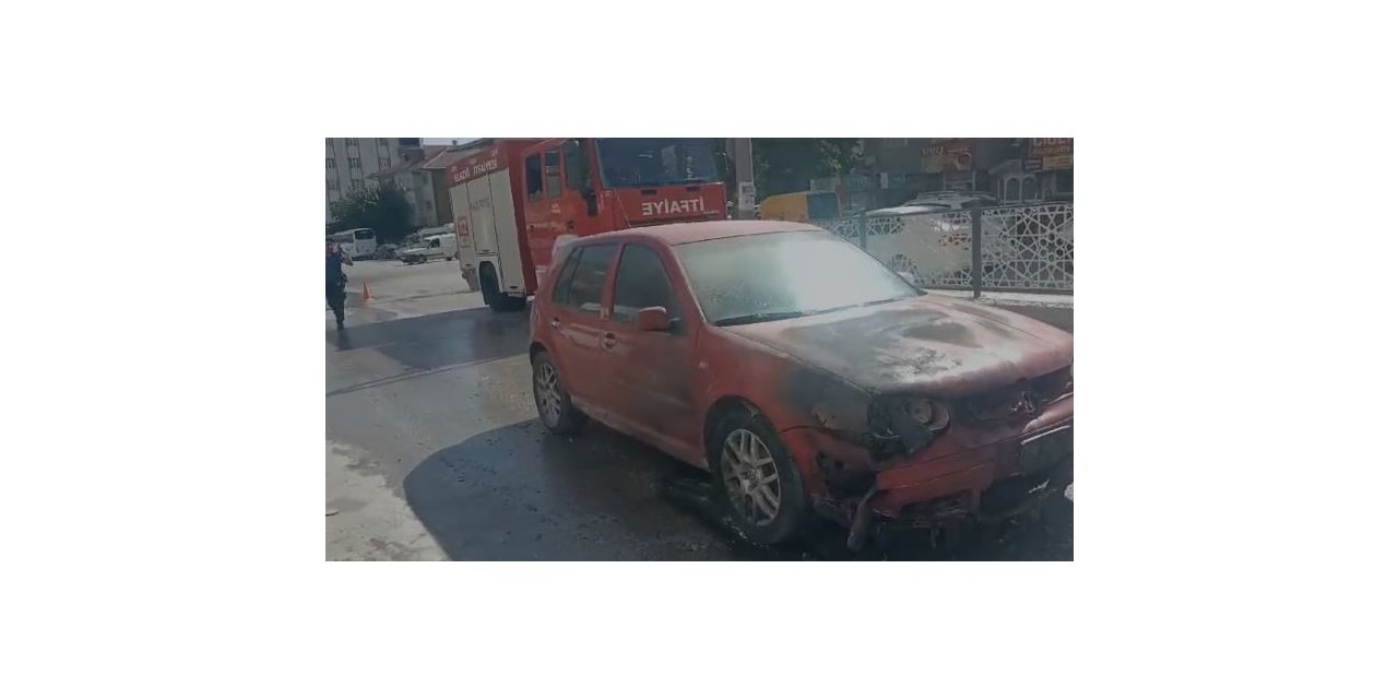 Elazığ’da seyir halindeki araç yandı