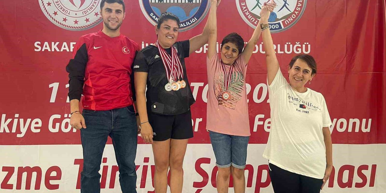 Kübra Saltık, Türkiye Yüzme Şampiyonasında 6 madalya kazandı