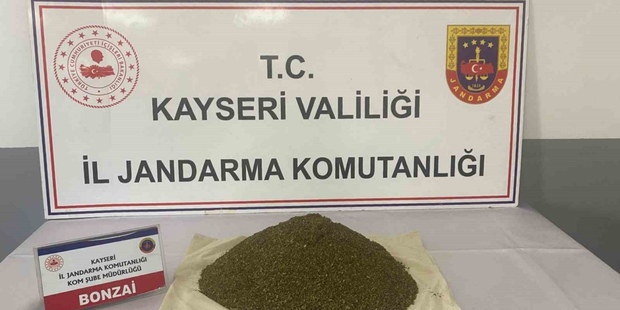 Zehir tacirleri uyuşturucuyu piyasaya süremeden yakayı ele verdi