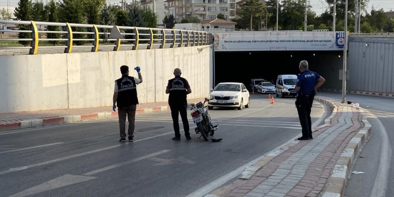 Karaman'da motosiklet alt geçit çıkışında direğe çarptı! Recep Dağ öldü, 1 yaralı
