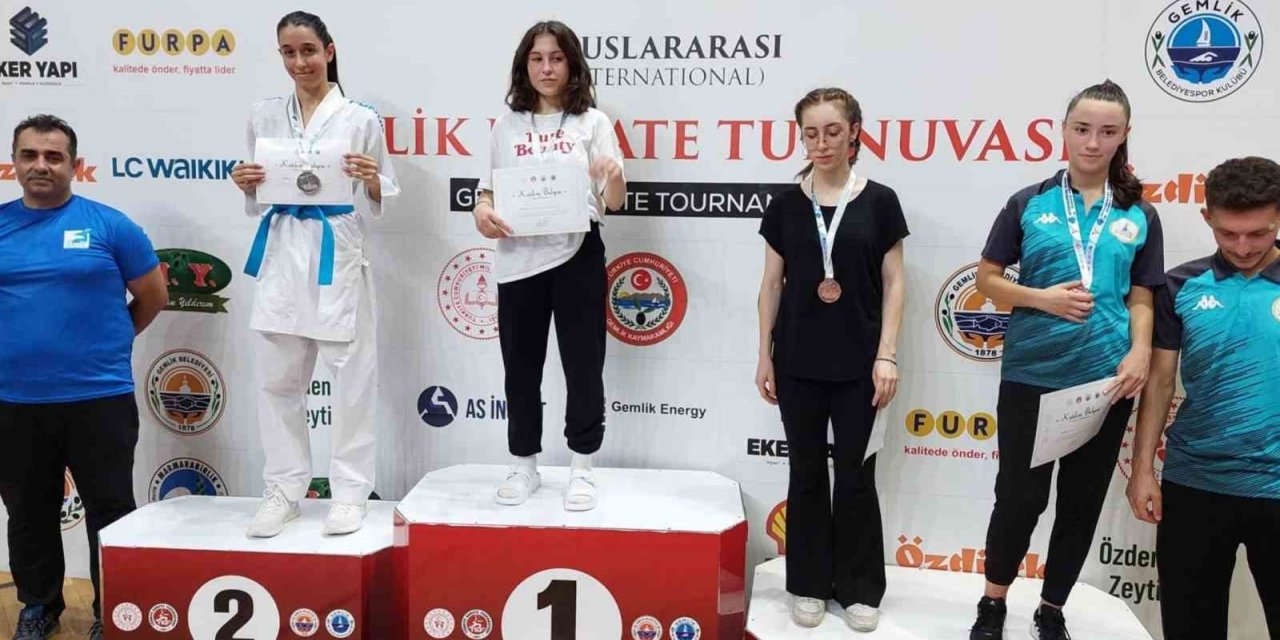 Denizlili karateciler uluslararası turnuvada 4 derece elde etti
