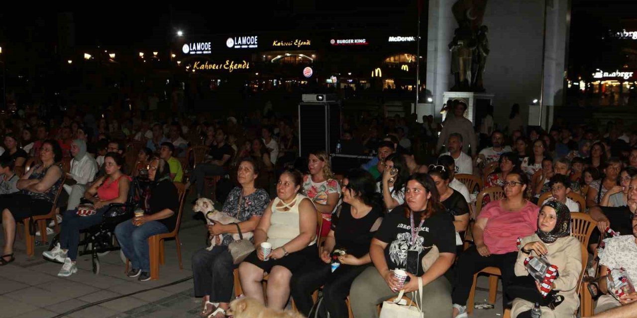 Yenimahalle’de sinema keyfi sürüyor