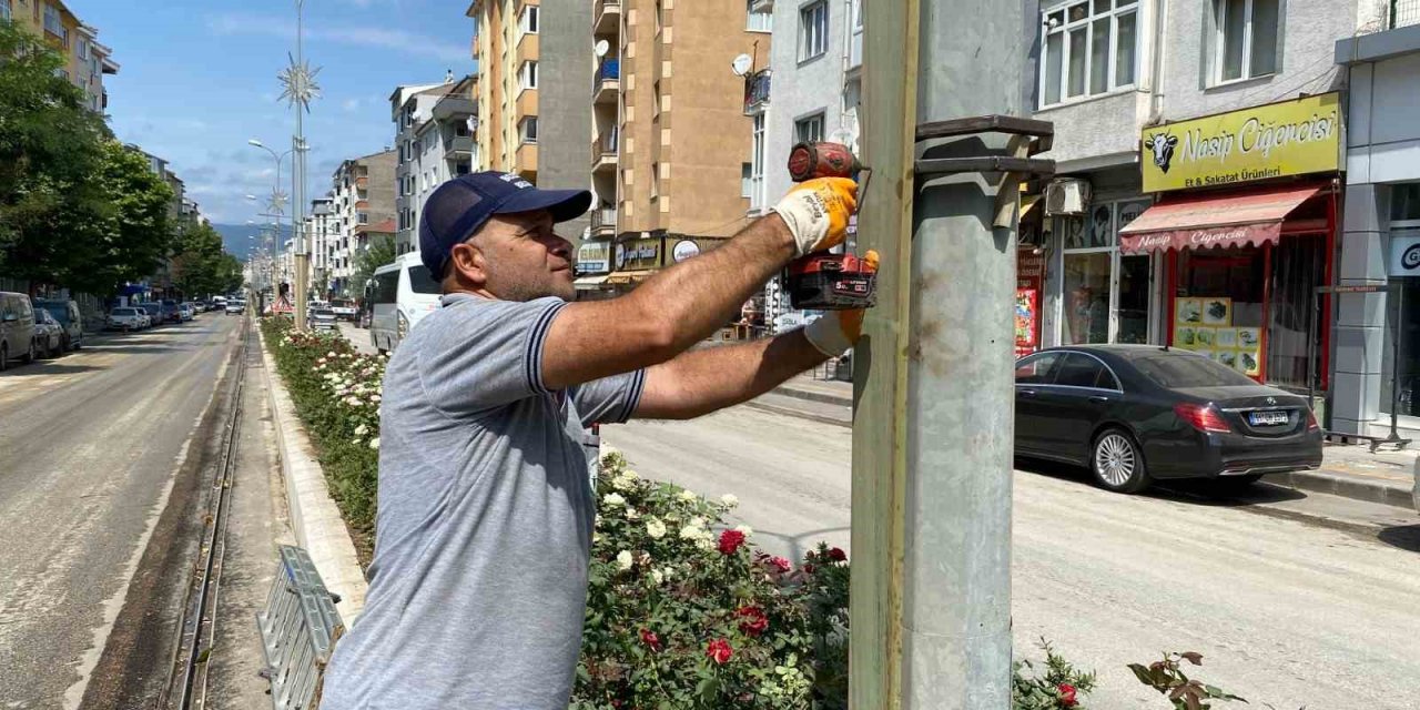 Elektrik direklerine ahşap kaplama