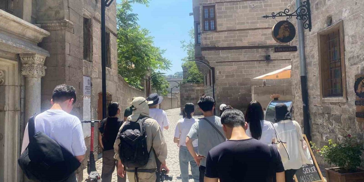 Büyükşehir’in konuğu Güney Koreli öğrenci ve arkeologlar Kayseri’ye hayran kaldı