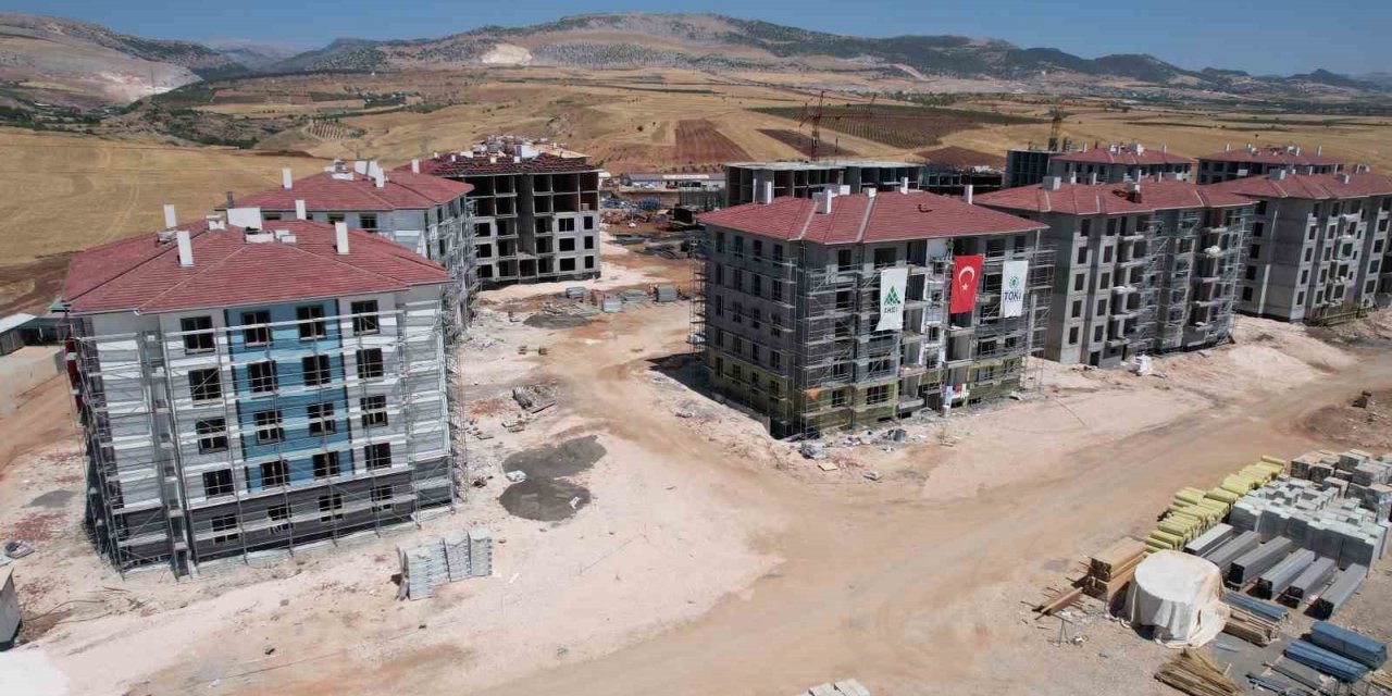 Kalıcı deprem konutları renkleniyor