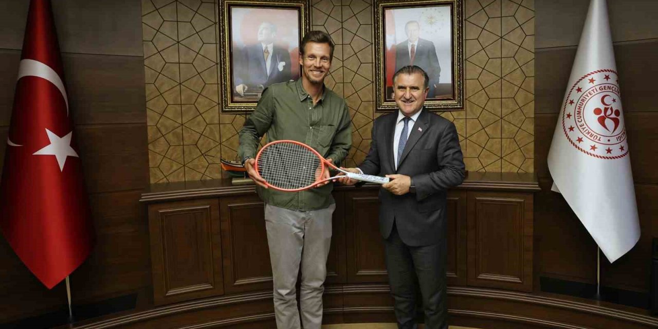 Bakan Osman Aşkın Bak, ünlü tenisçi Tomas Berdych ile görüştü