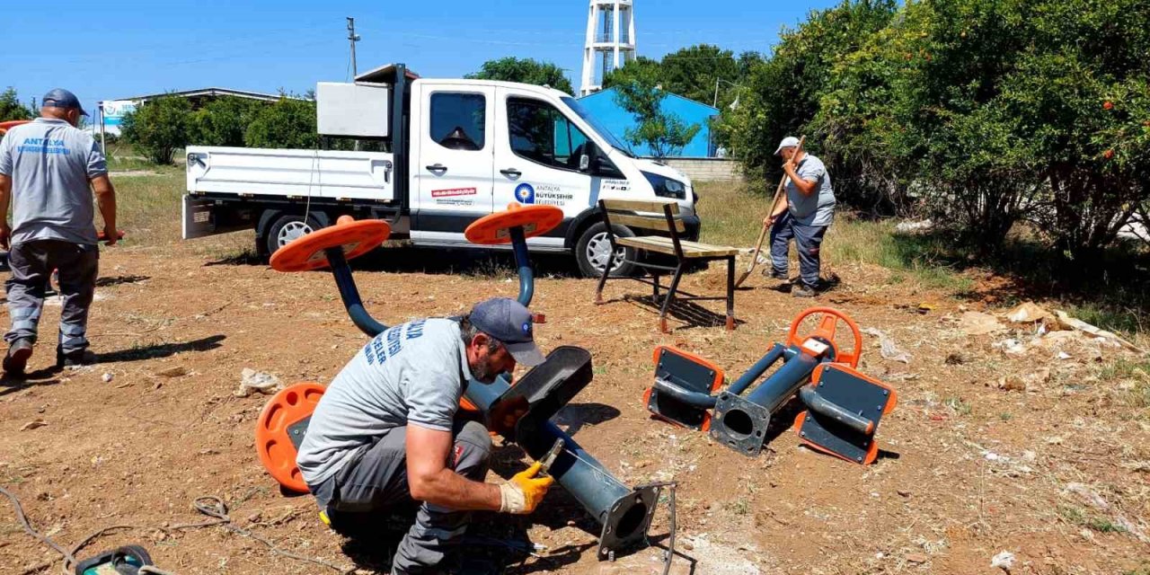 Büyükşehir’den Serik’in mahallelerine spor aletleri