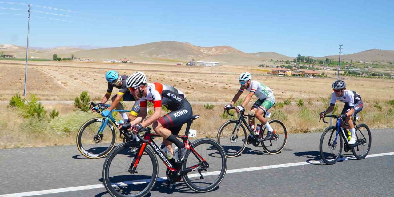 9 ülkeden sporcular meydandan Erciyes’e pedal çevirecek