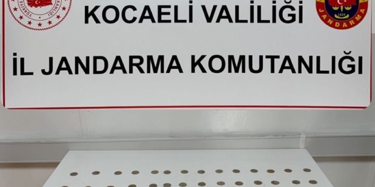 Gebze’de 56 adet sikke ele geçirildi