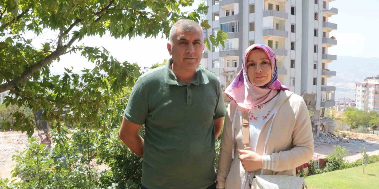 18 yıl yaşadıkları binanın yıkılmasını izlediler