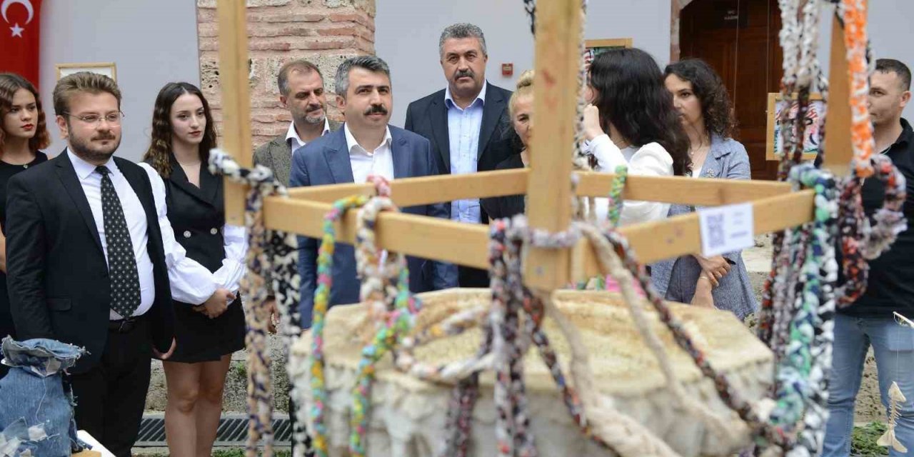 Atık kumaşlar kıyafete dönüştü