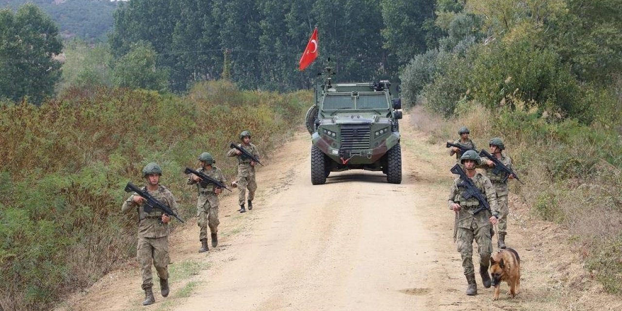 Suriye’den Türkiye’ye ve Türkiye’den Yunanistan’a yasa dışı yollarla geçmeye çalışan 4 kişi yakalandı