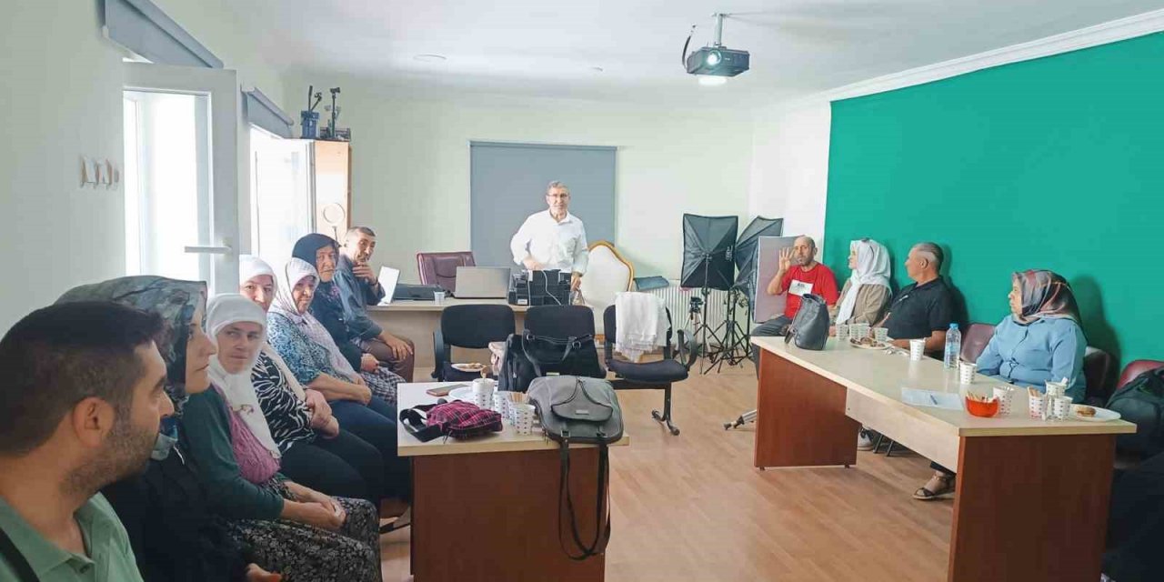 Afyonkarahisar’da umre seminerleri devam ediyor