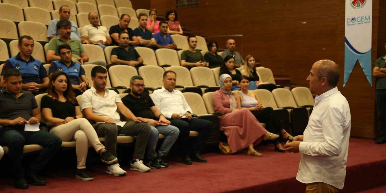 Belediye personeline protokol eğitimi