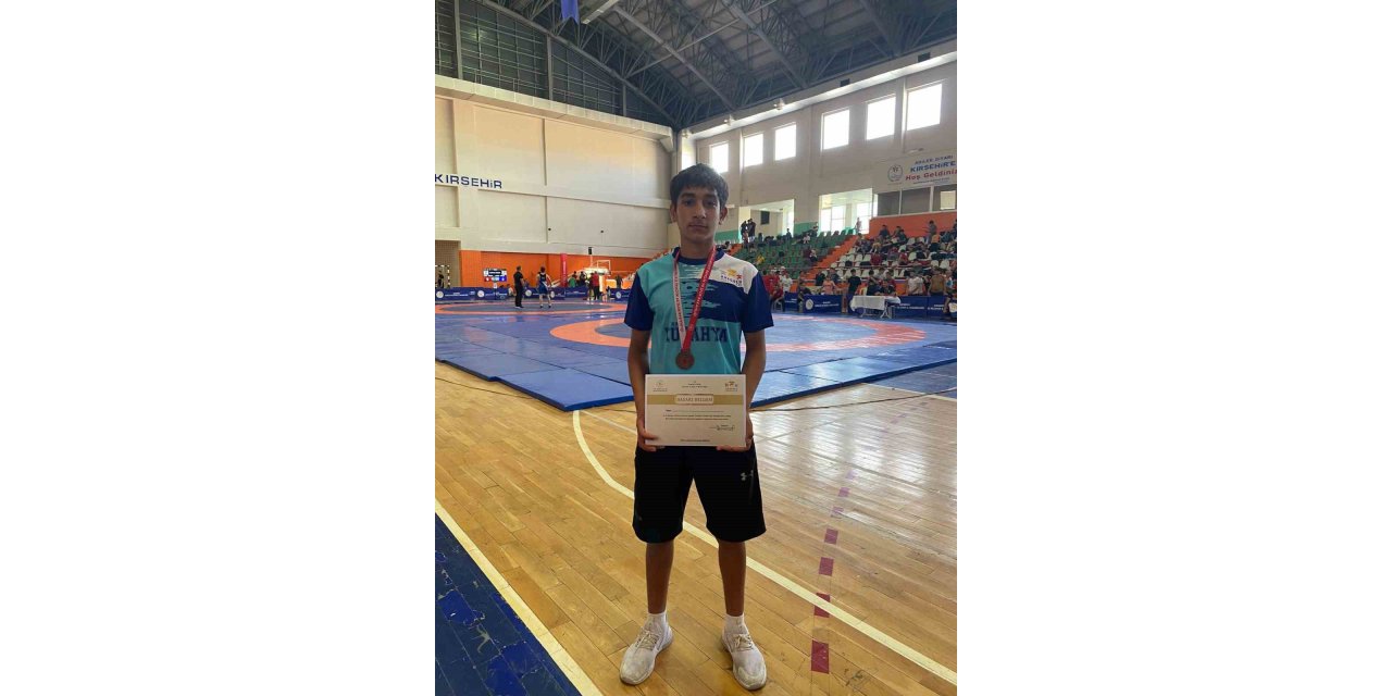 Kütahyalı güreşçi Türkiye ikinci oldu